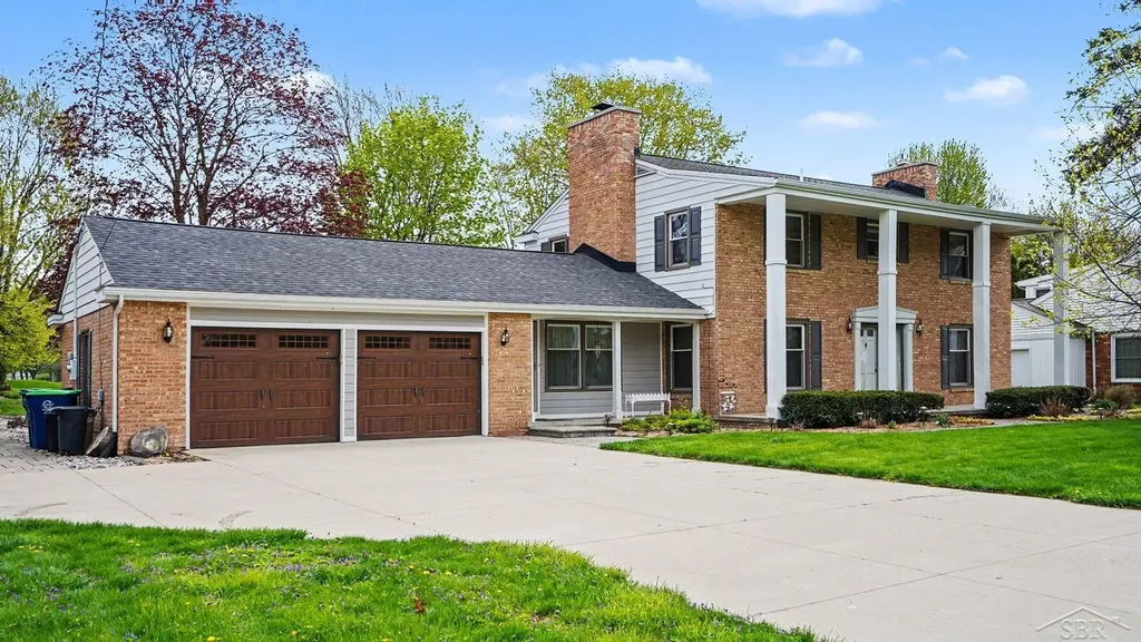 341 Foxboro Road Saginaw Charter Township MI 48638