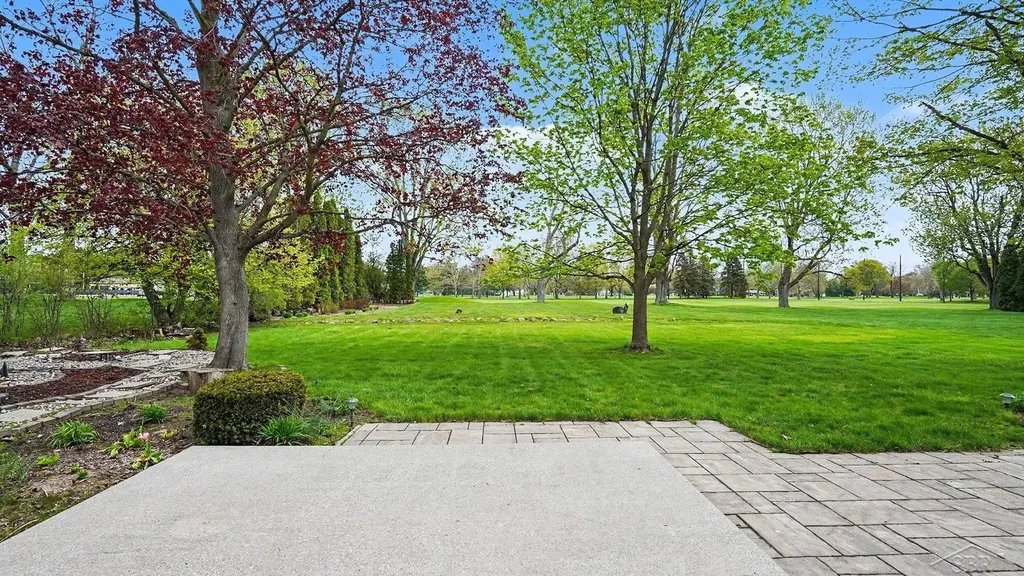 341 Foxboro Road Saginaw Charter Township MI 48638