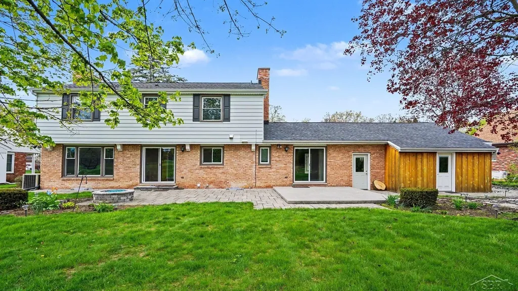341 Foxboro Road Saginaw Charter Township MI 48638