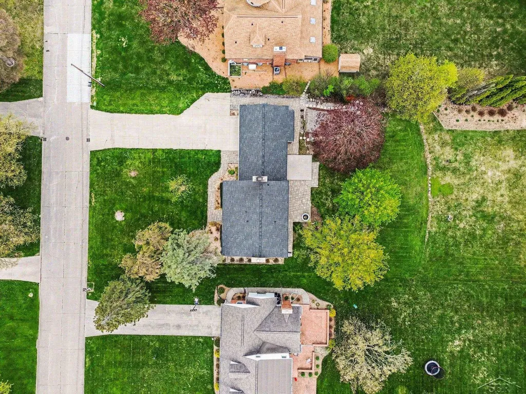 341 Foxboro Road Saginaw Charter Township MI 48638