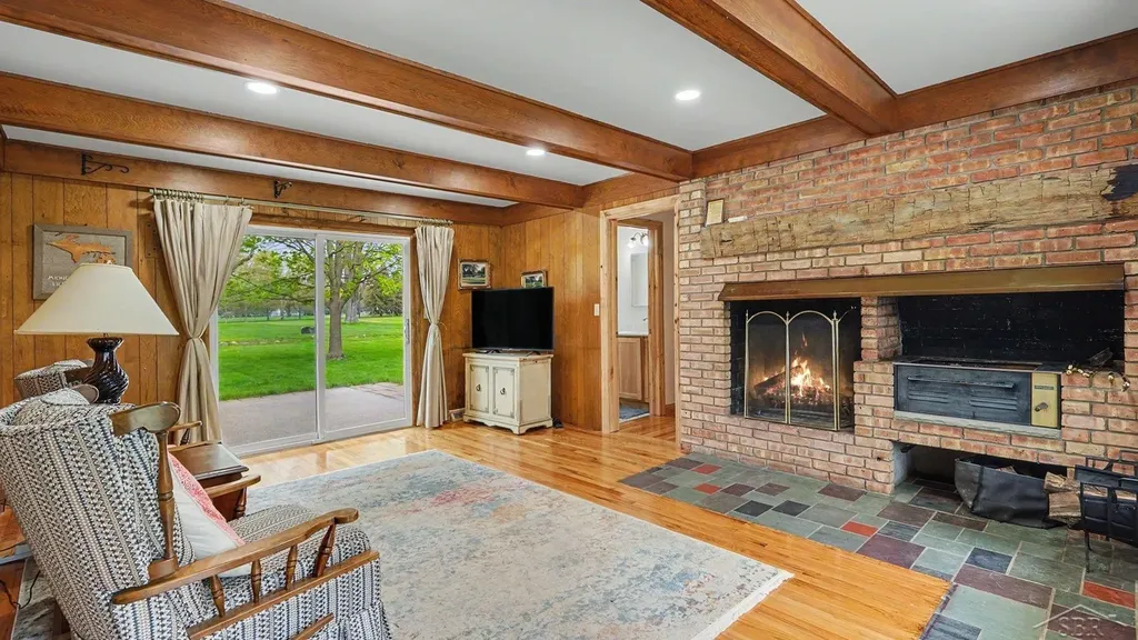 341 Foxboro Road Saginaw Charter Township MI 48638