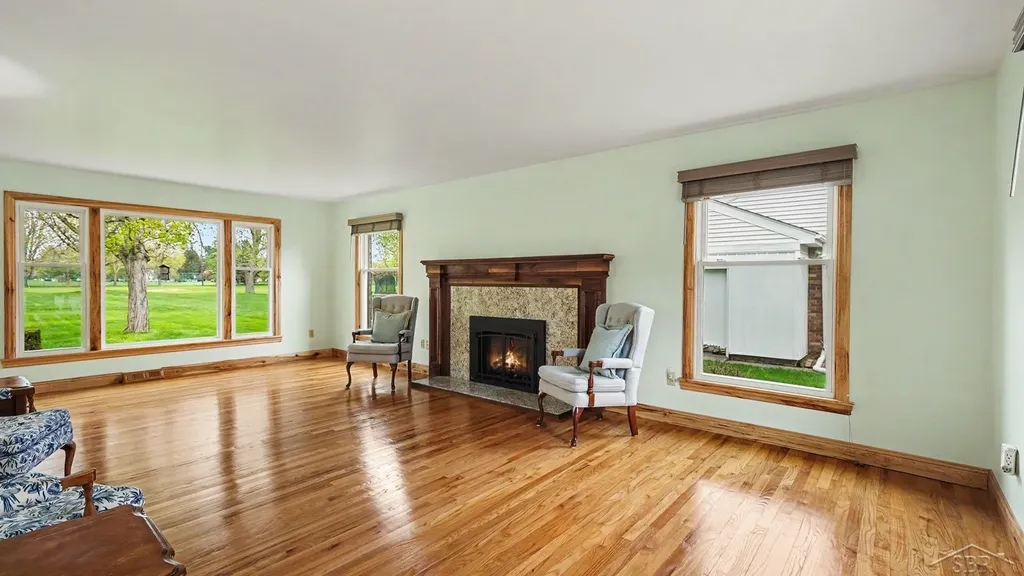 341 Foxboro Road Saginaw Charter Township MI 48638