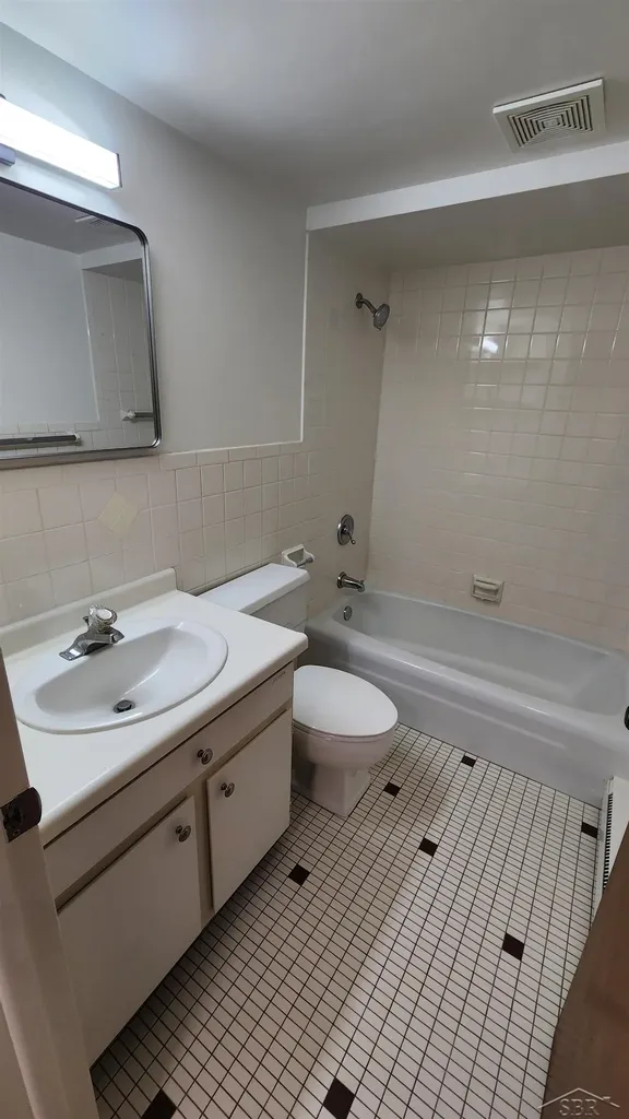 240 W Tuscola Unit 4 Street Frankenmuth City MI 48734