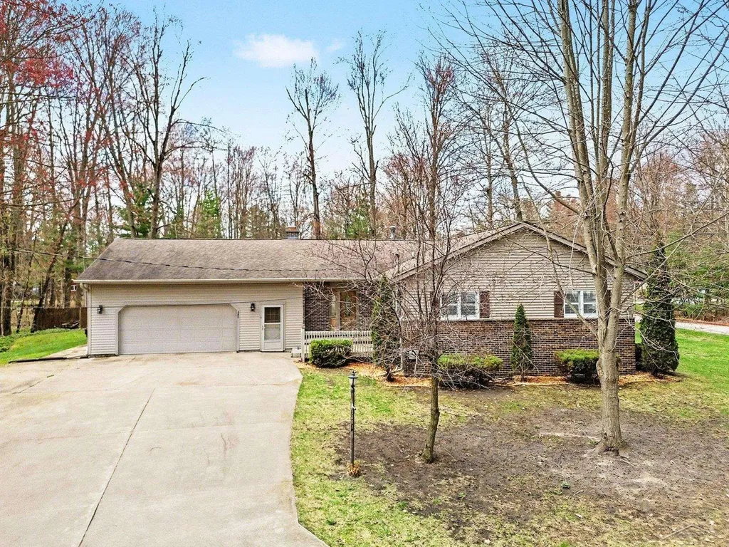 3323 Lakeside Drive Jerome Township MI 48657