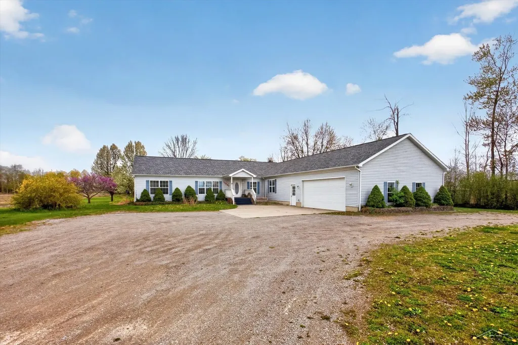 11087 Pierce Road Tittabawassee Township MI 48623