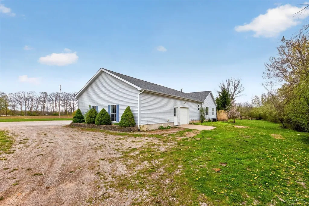 11087 Pierce Road Tittabawassee Township MI 48623