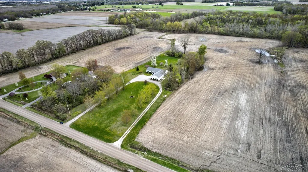 11087 Pierce Road Tittabawassee Township MI 48623