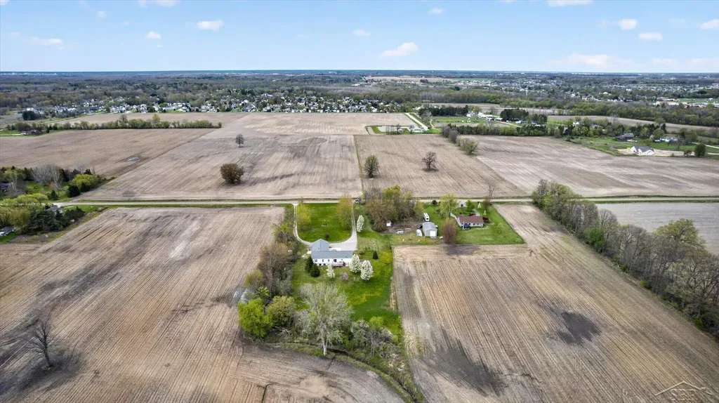 11087 Pierce Road Tittabawassee Township MI 48623