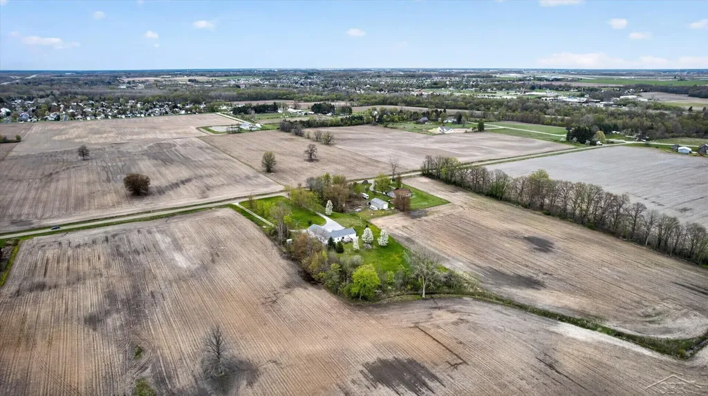 11087 Pierce Road Tittabawassee Township MI 48623
