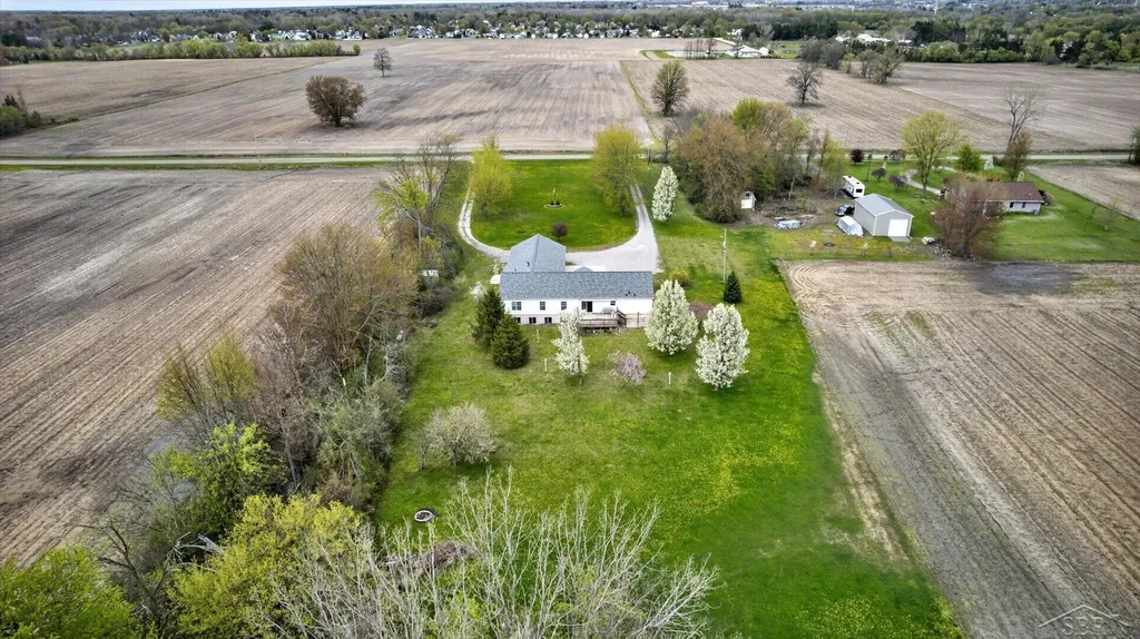 11087 Pierce Road Tittabawassee Township MI 48623