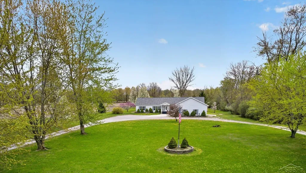 11087 Pierce Road Tittabawassee Township MI 48623