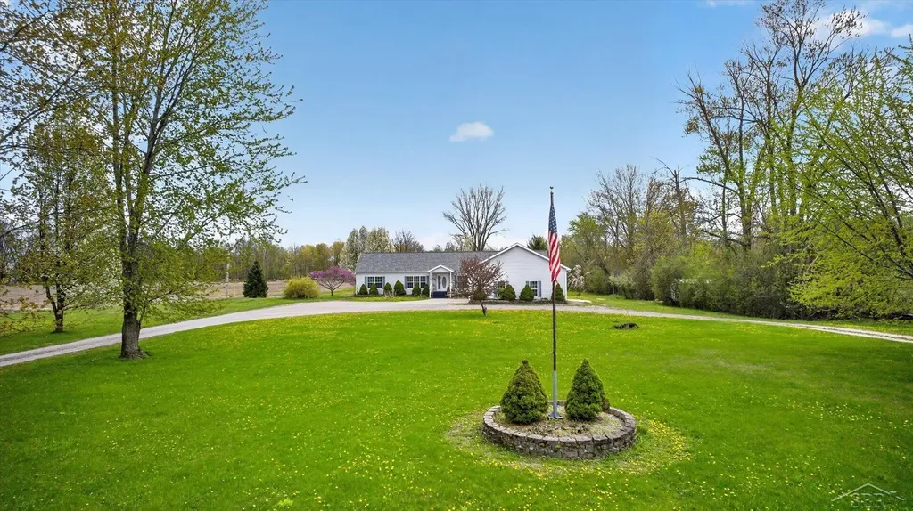 11087 Pierce Road Tittabawassee Township MI 48623