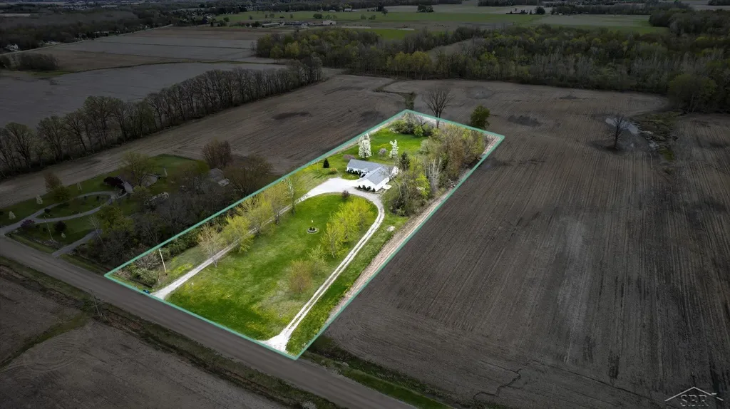11087 Pierce Road Tittabawassee Township MI 48623