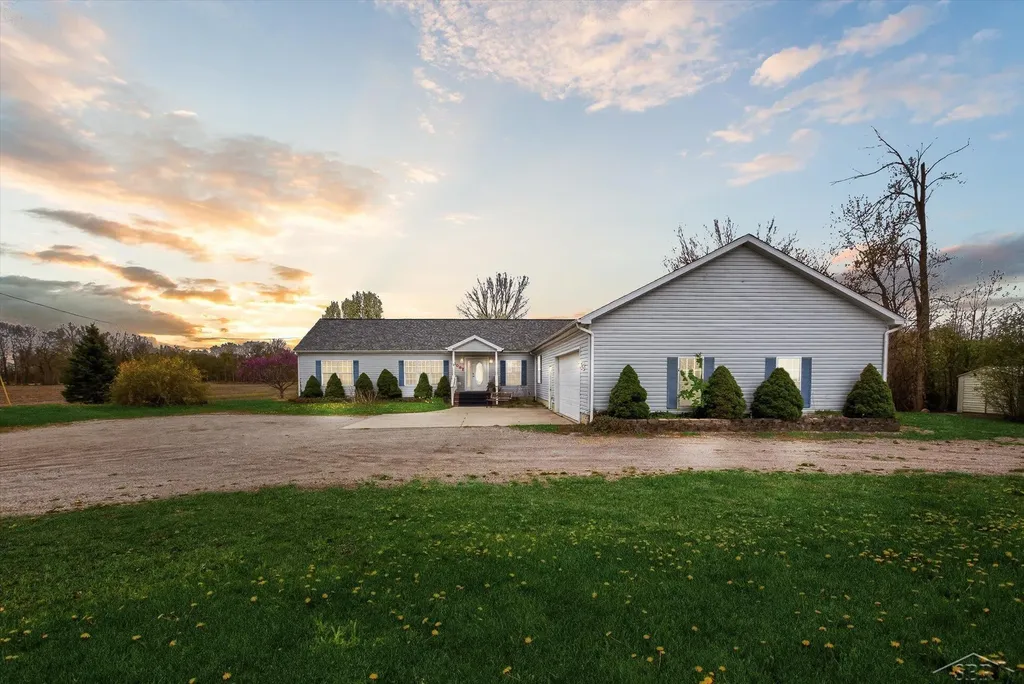 11087 Pierce Road Tittabawassee Township MI 48623