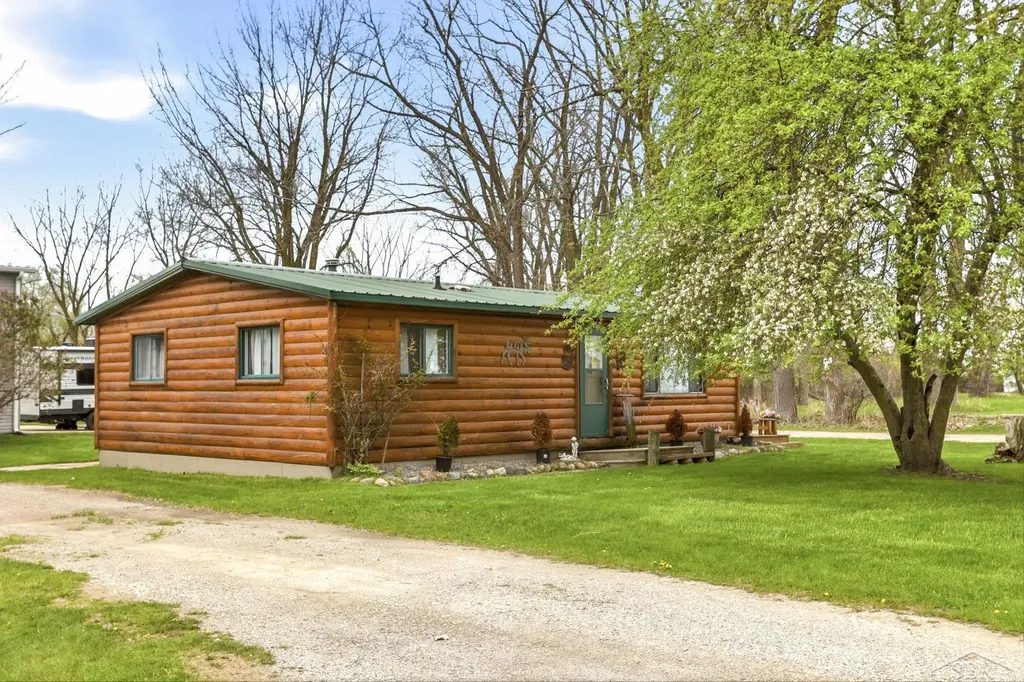 200 Sunrise Bangor Charter Township MI 48706