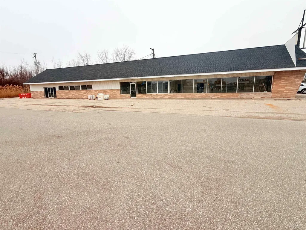 2714 Center Avenue Hampton Charter Township MI 48732