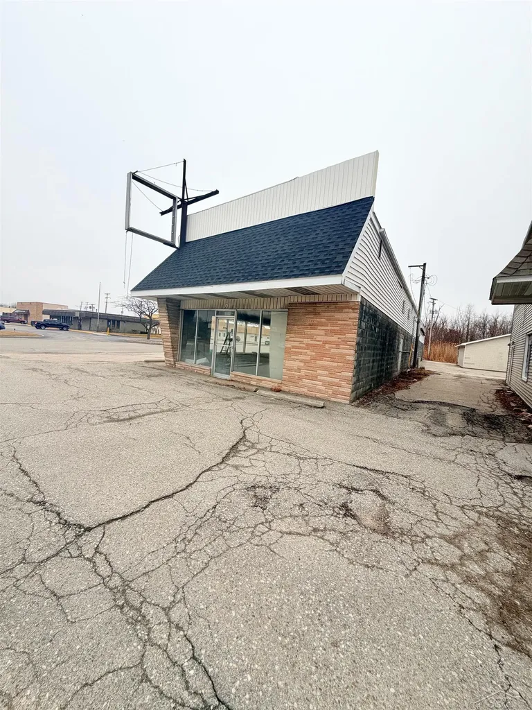 2714 Center Avenue Hampton Charter Township MI 48732
