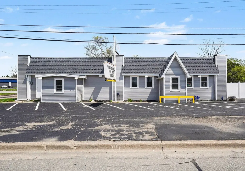 5463 Dixie Highway Bridgeport Charter Township MI 48601