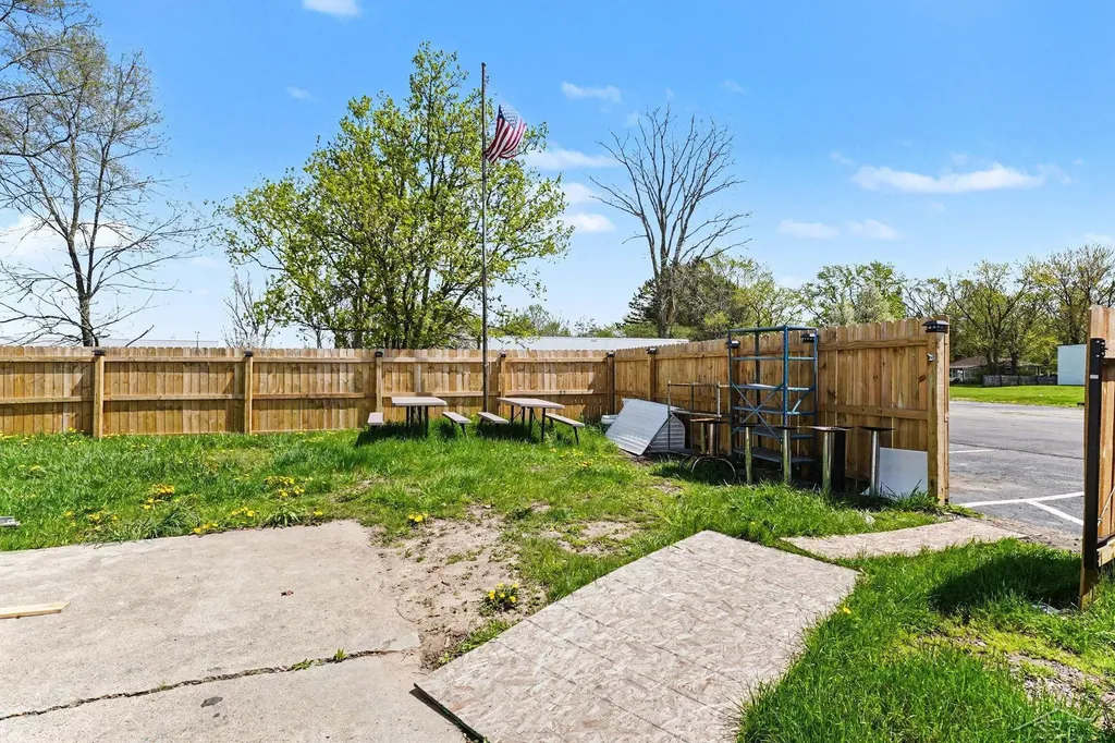 5463 Dixie Highway Bridgeport Charter Township MI 48601