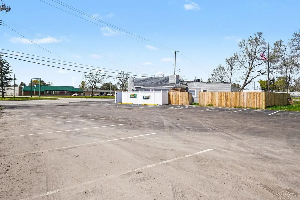 5463 Dixie Highway Bridgeport Charter Township MI 48601