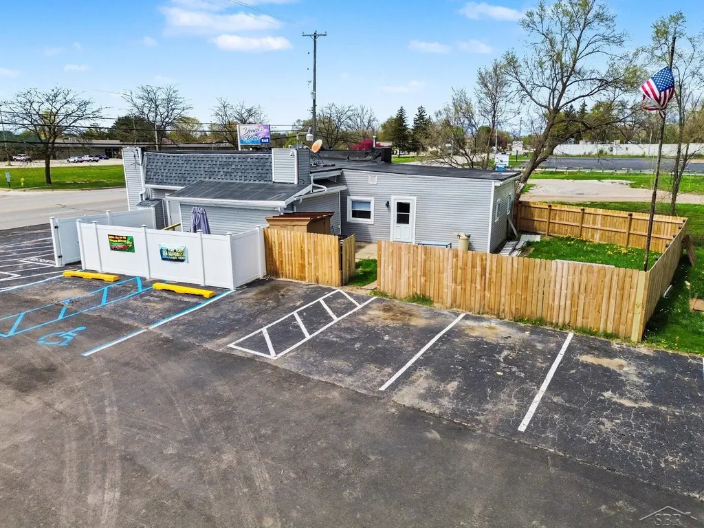 5463 Dixie Highway Bridgeport Charter Township MI 48601