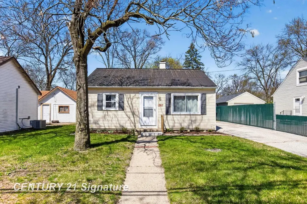 1307 E Haley Road Midland City MI 48642