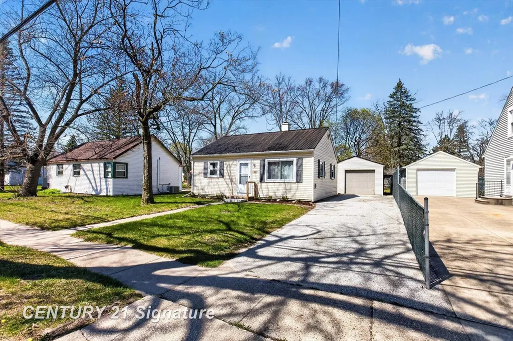 1307 E Haley Road Midland City MI 48642