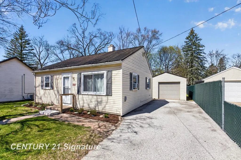 1307 E Haley Road Midland City MI 48642