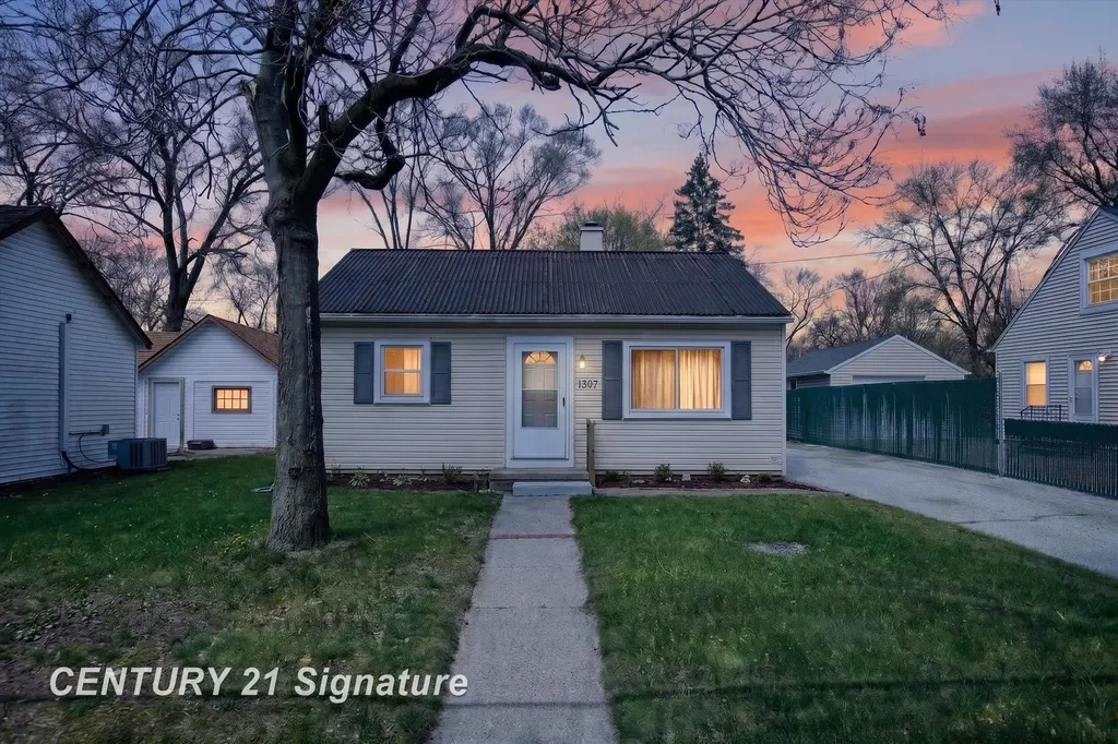 1307 E Haley Road Midland City MI 48642