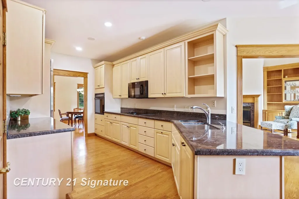 43 Sawmill Creek Trail Saginaw Charter Township MI 48603