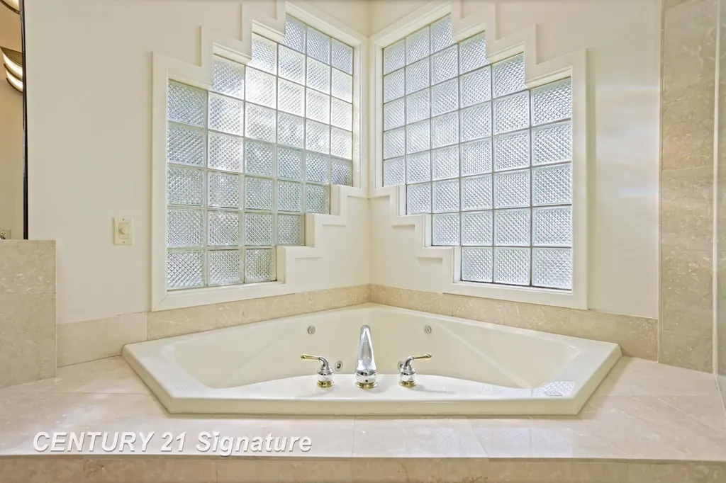 43 Sawmill Creek Trail Saginaw Charter Township MI 48603