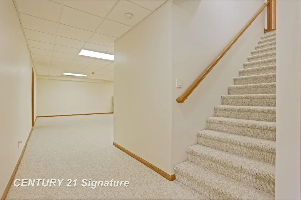 43 Sawmill Creek Trail Saginaw Charter Township MI 48603