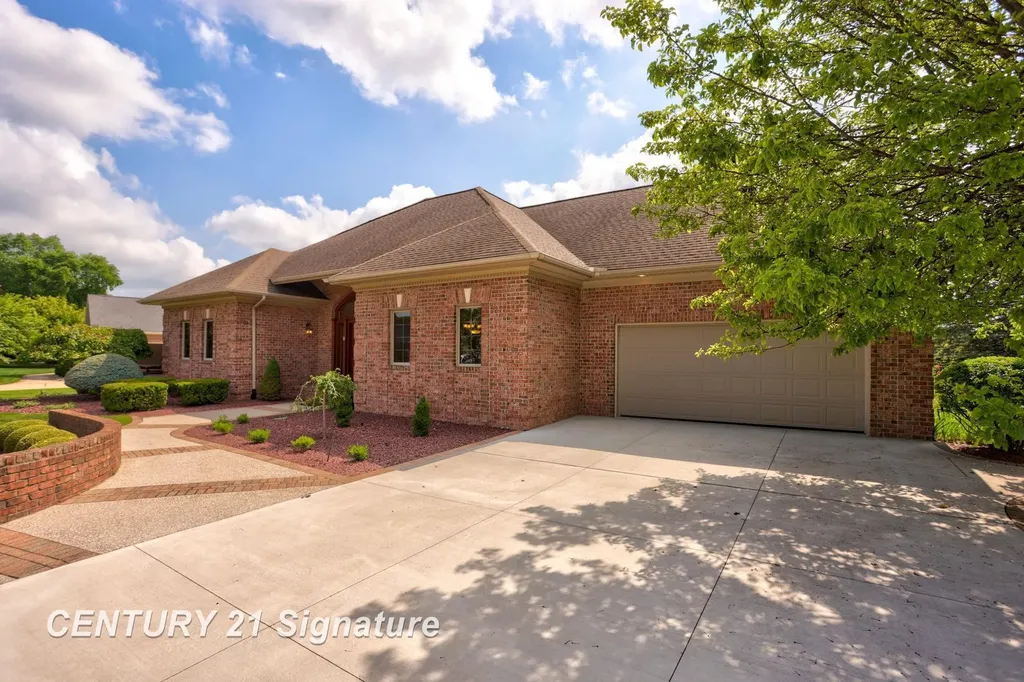 43 Sawmill Creek Trail Saginaw Charter Township MI 48603