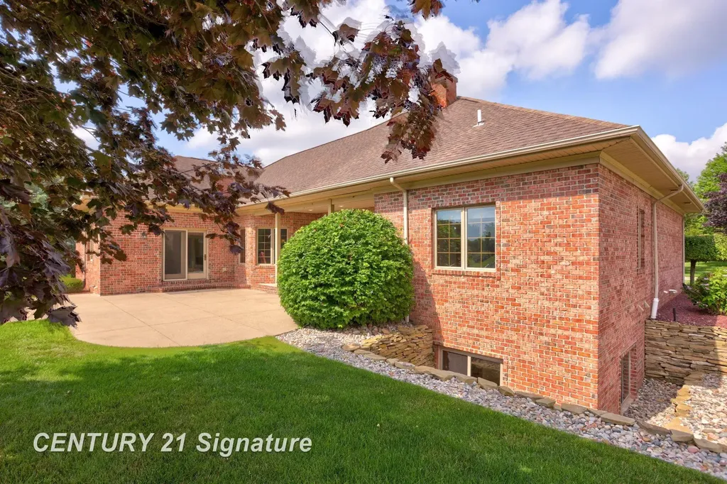 43 Sawmill Creek Trail Saginaw Charter Township MI 48603