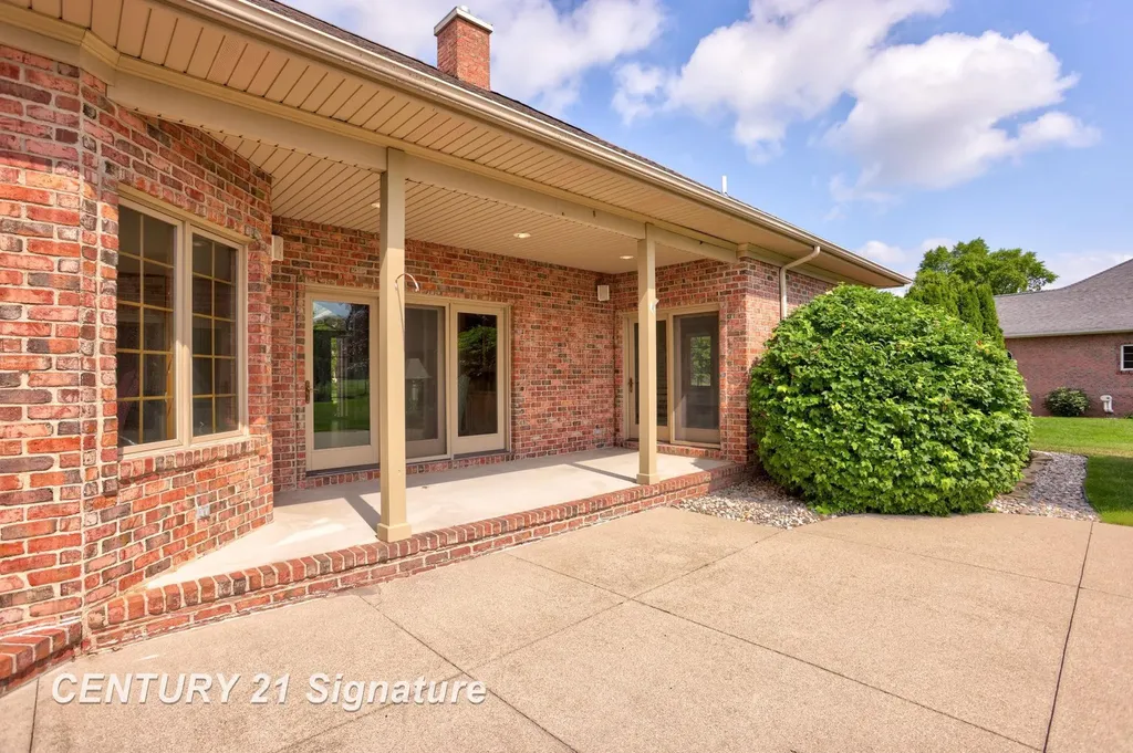 43 Sawmill Creek Trail Saginaw Charter Township MI 48603