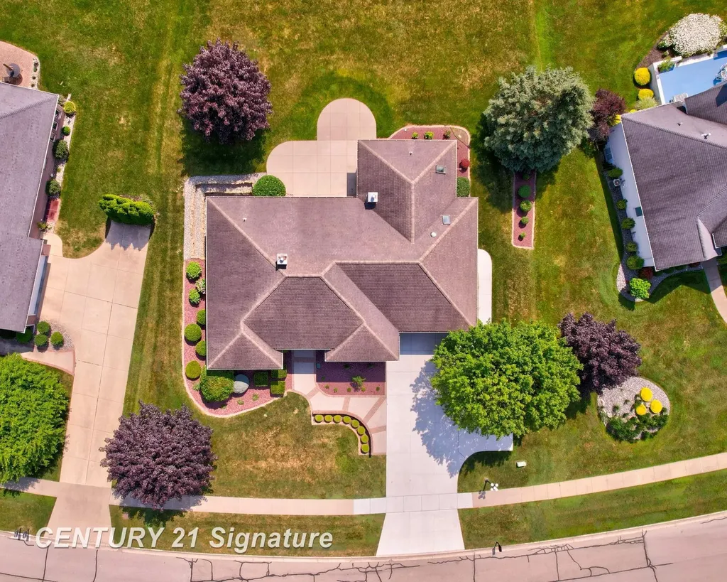 43 Sawmill Creek Trail Saginaw Charter Township MI 48603