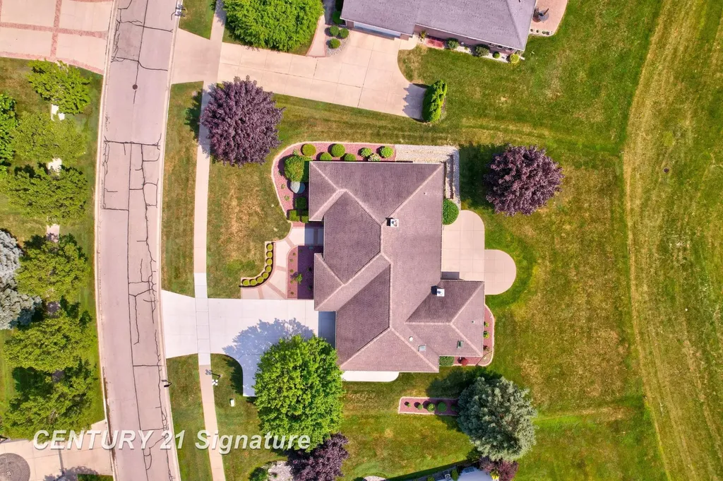 43 Sawmill Creek Trail Saginaw Charter Township MI 48603