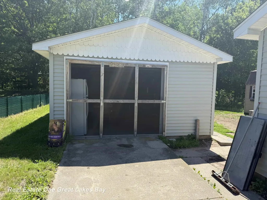 948 Richland Avenue Hill Township MI 48635