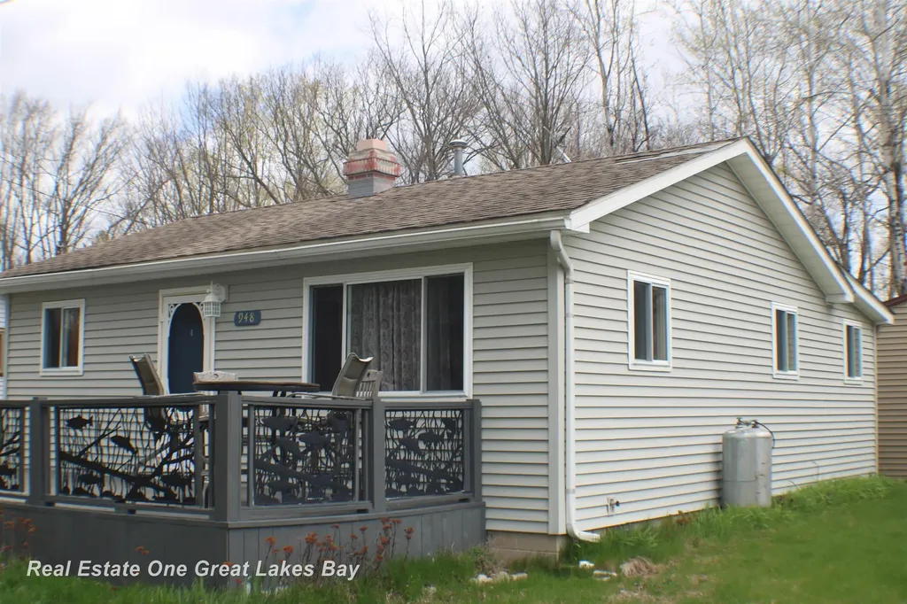 948 Richland Avenue Hill Township MI 48635