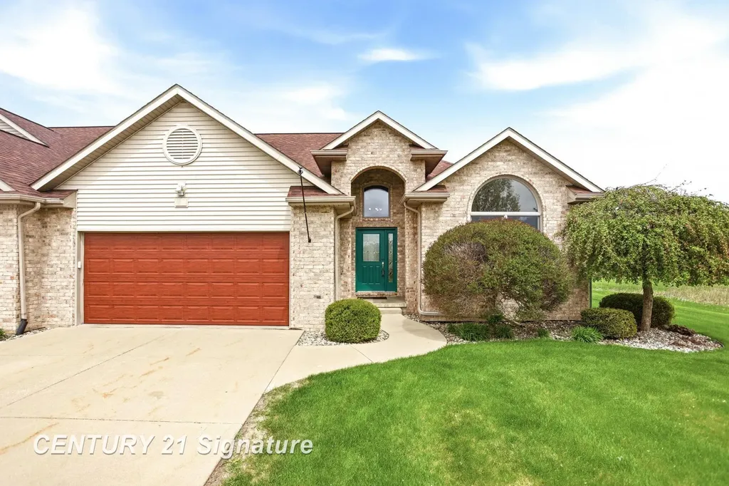 11 Willow Pointe Drive Tittabawassee Township MI 48623