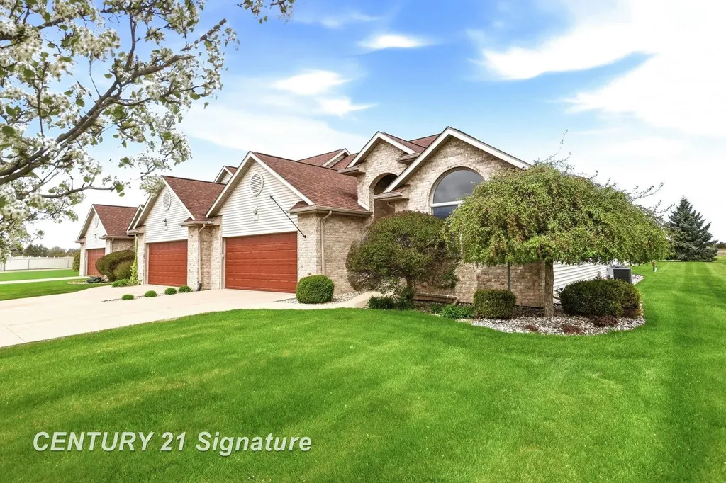 11 Willow Pointe Drive Tittabawassee Township MI 48623