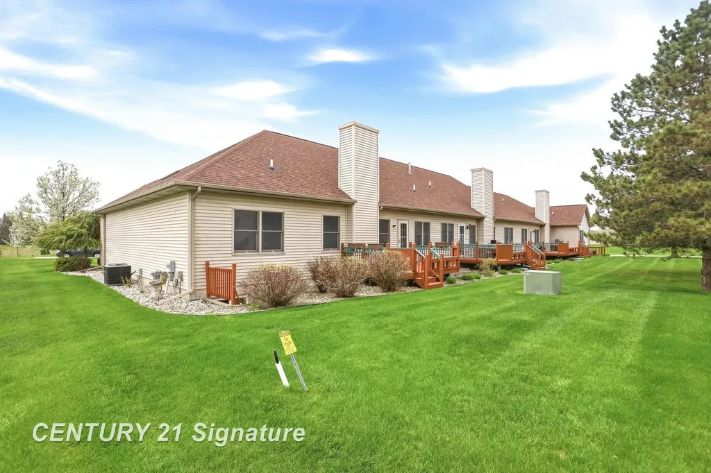 11 Willow Pointe Drive Tittabawassee Township MI 48623