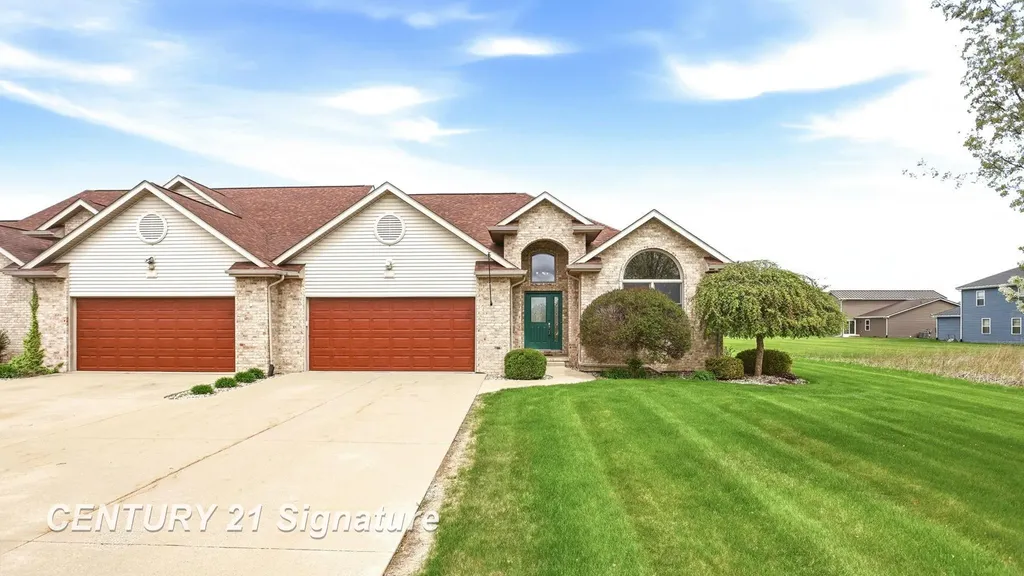 11 Willow Pointe Drive Tittabawassee Township MI 48623