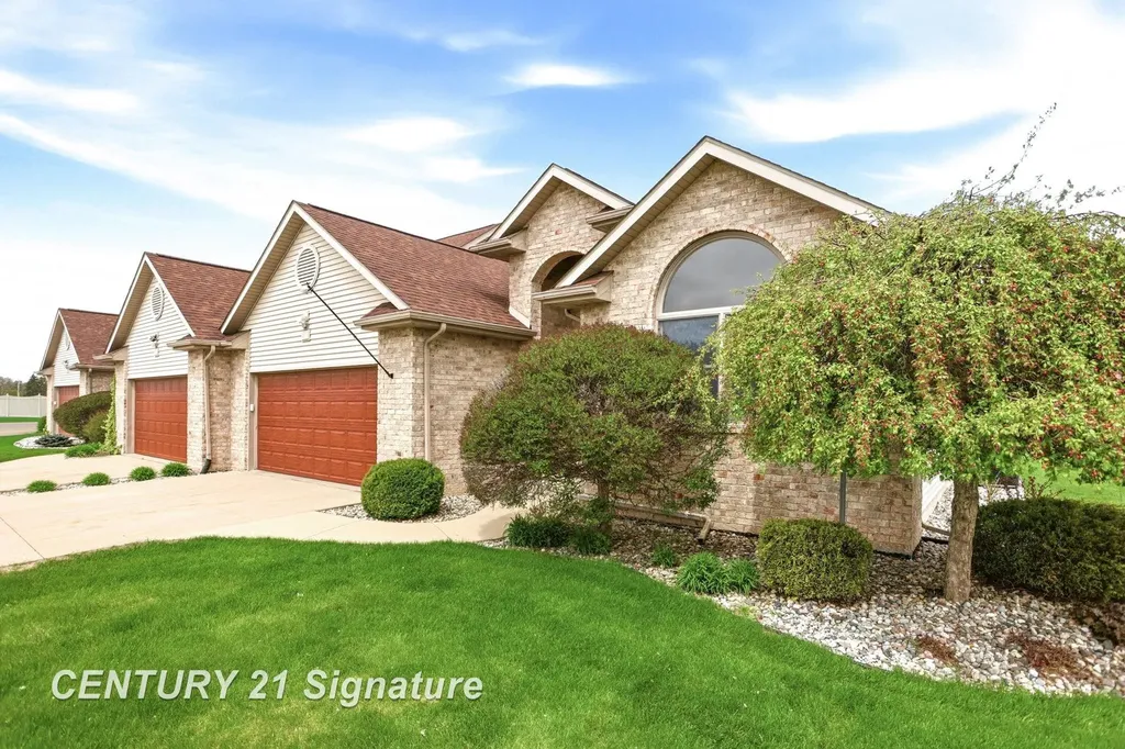 11 Willow Pointe Drive Tittabawassee Township MI 48623