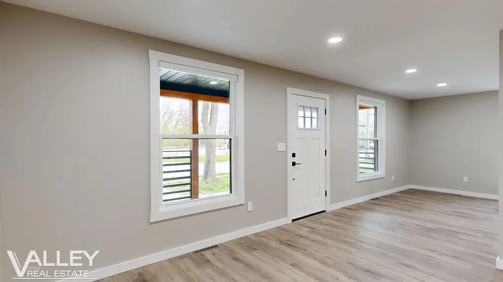 175 W Washington Street Tittabawassee Township MI 48623