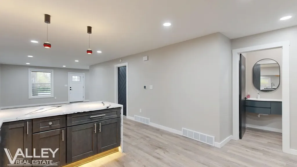 175 W Washington Street Tittabawassee Township MI 48623