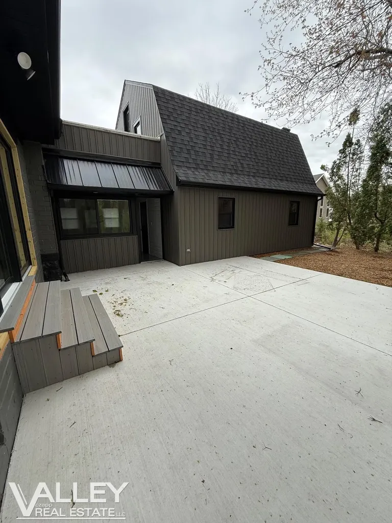 175 W Washington Street Tittabawassee Township MI 48623