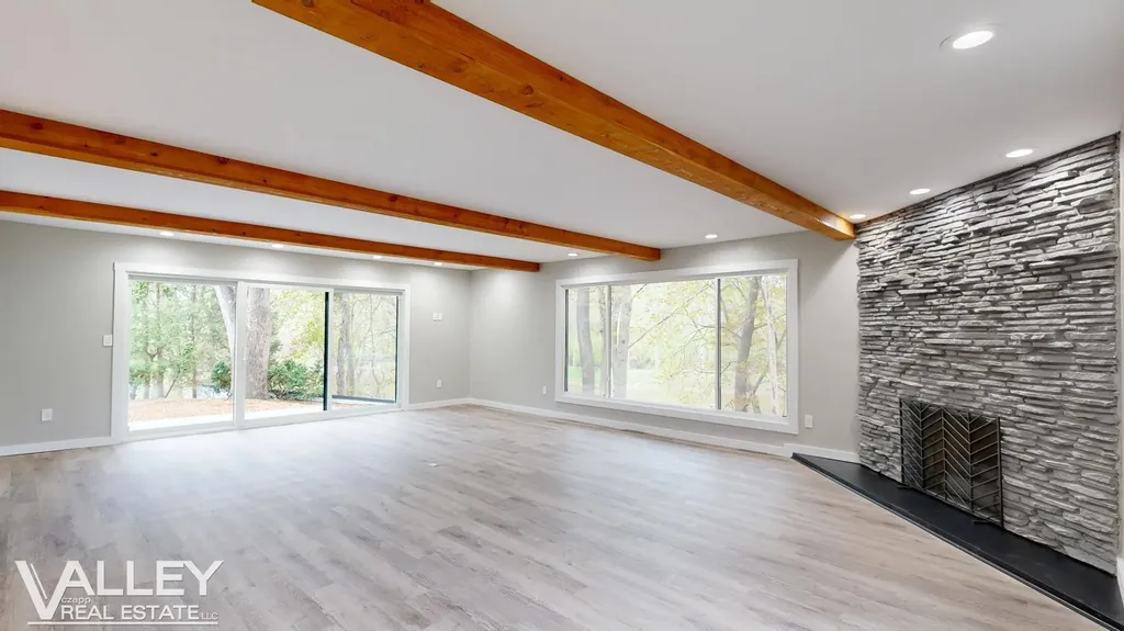 175 W Washington Street Tittabawassee Township MI 48623
