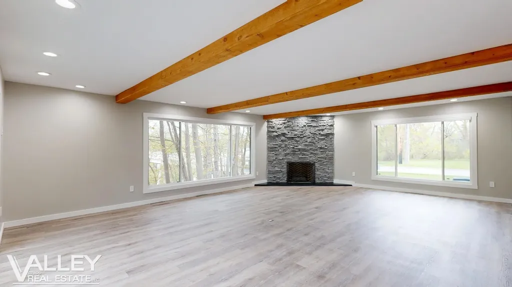 175 W Washington Street Tittabawassee Township MI 48623