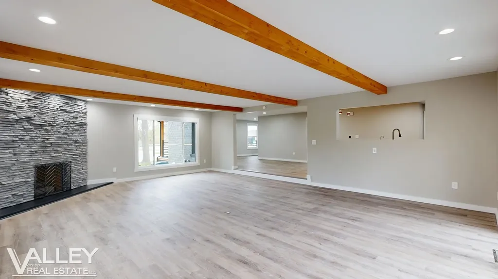 175 W Washington Street Tittabawassee Township MI 48623